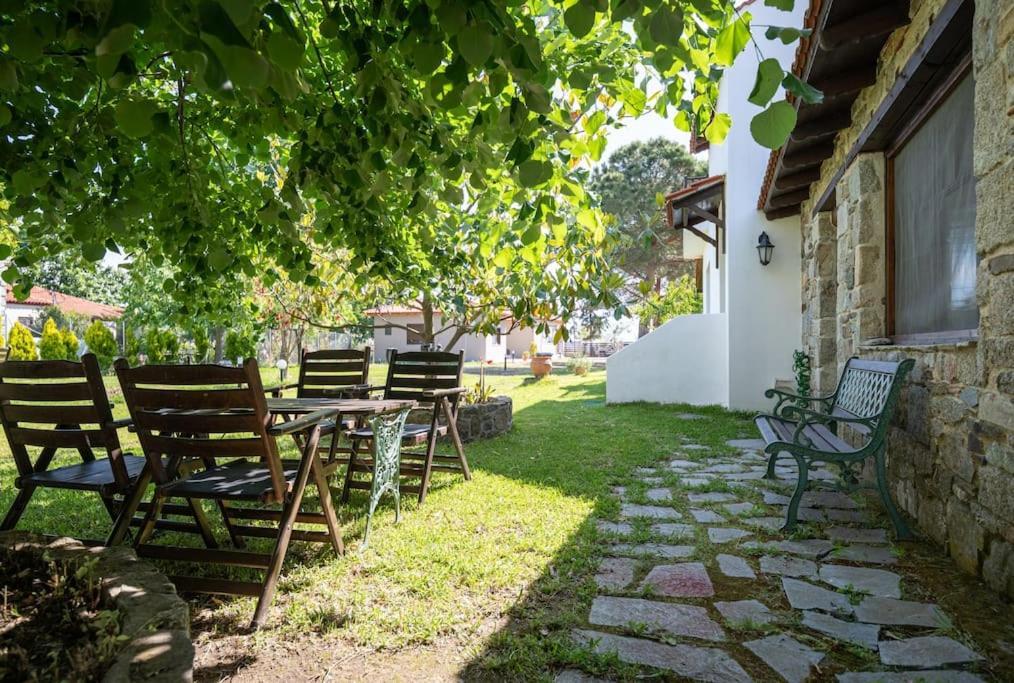 Traditionelles Appartement Athos Shadow Am Meer Paralia Sikias Exterior foto
