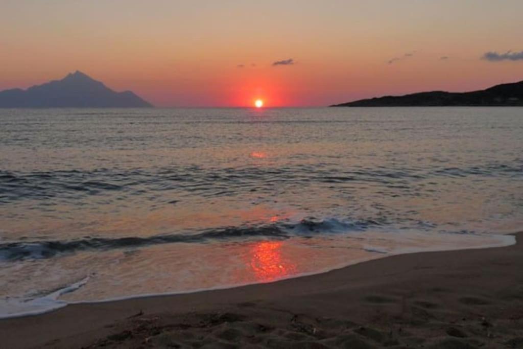 Traditionelles Appartement Athos Shadow Am Meer Paralia Sikias Exterior foto